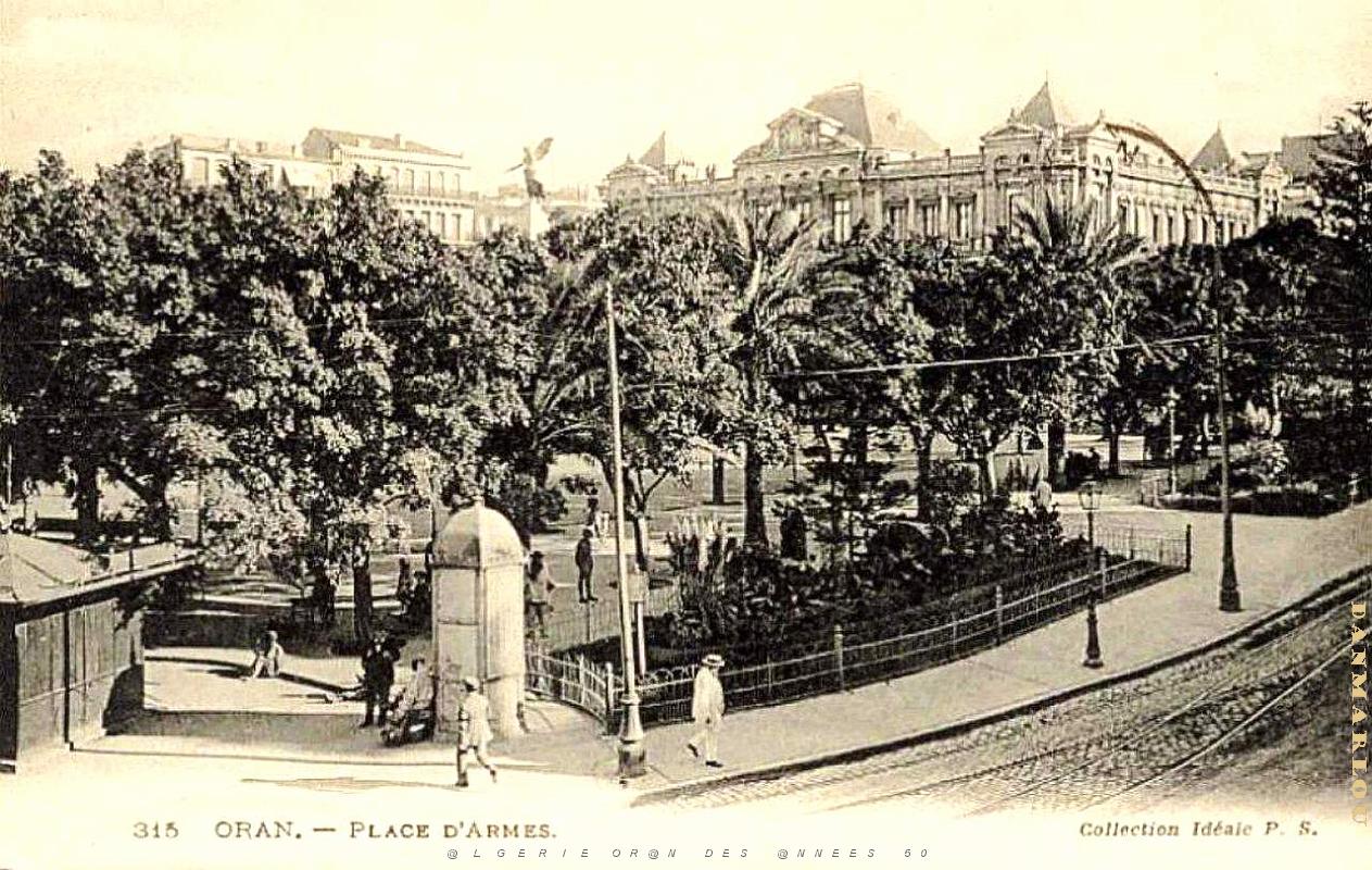 PA i- 35- Place d'armes animee.jpg
